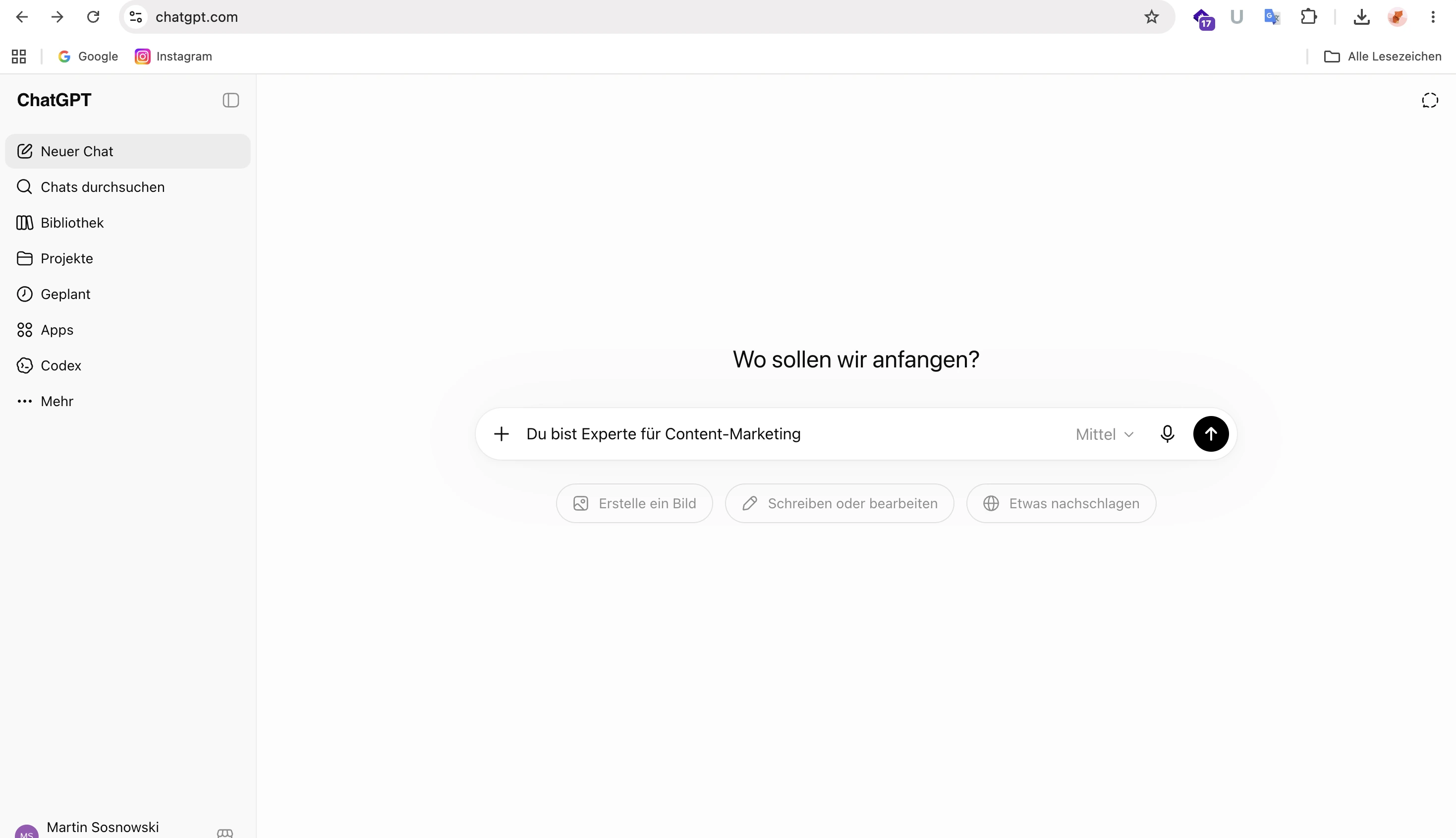 Das Bild zeigt die Nutzung von ChatGPT bei der Erstellung eines Blogbeitrages. ChatGPT wird die Rolle vorgegeben Experte für Content-Marketing zu sein.